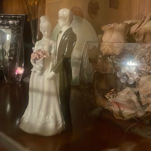 Bride and groom figurine